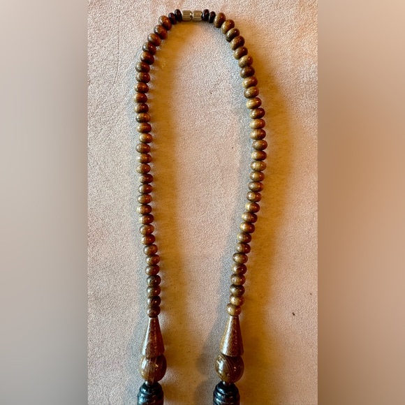 Tiger Vintage Wooden Bead Necklace with screw clasp. Hand carved Tiger bead. EUC - Picture 14 of 16